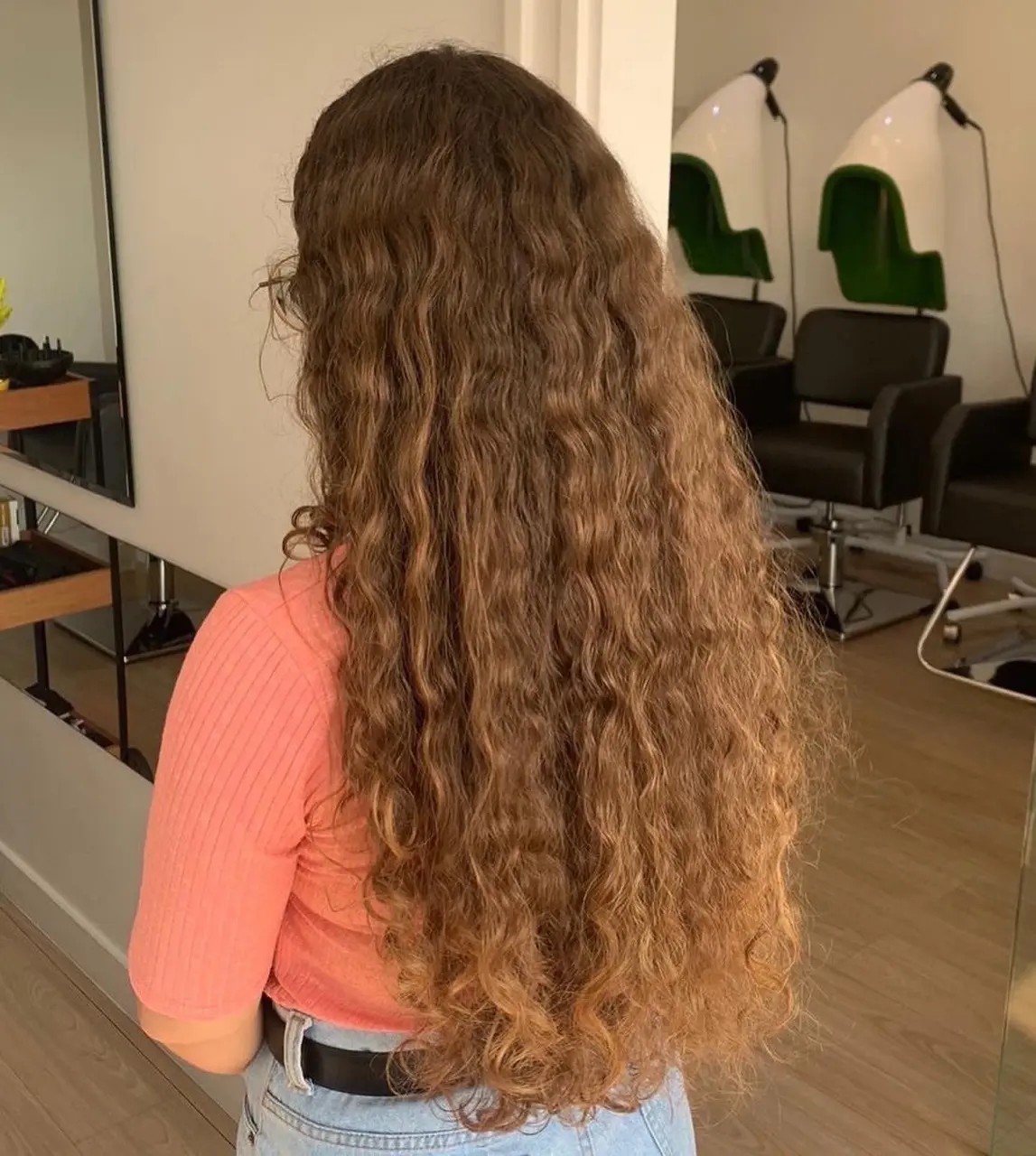 Antes: cabelo cacheado sem definição